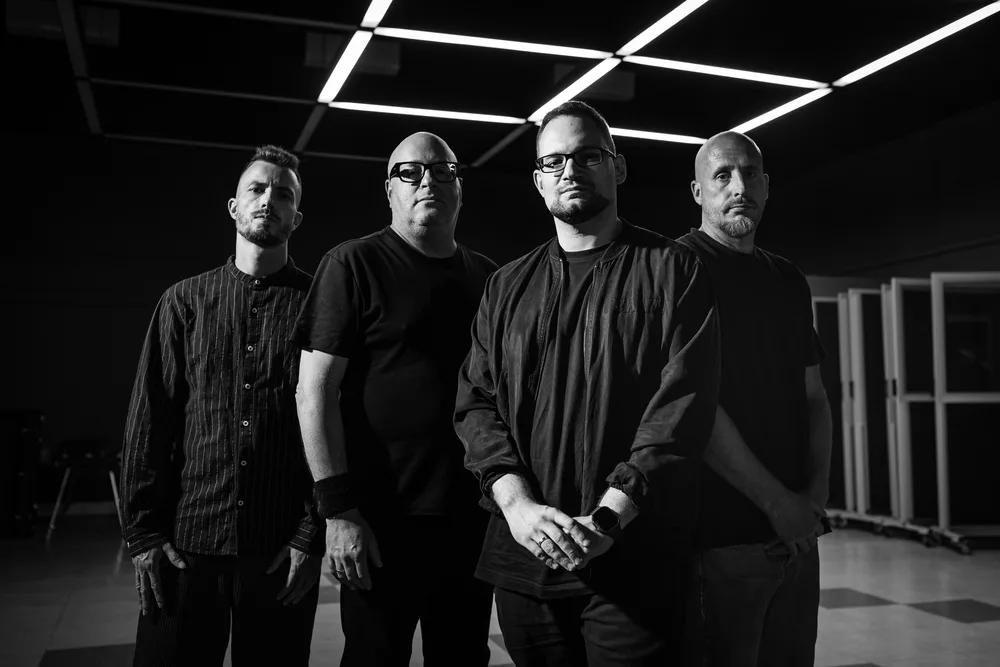Band under the light grid